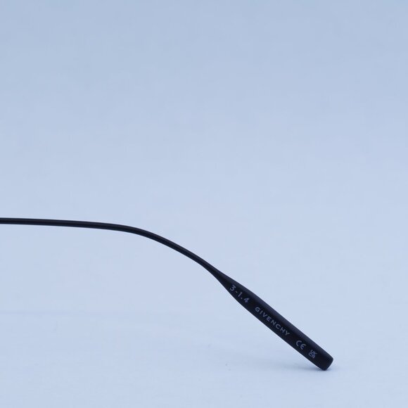 🕶️ New Givenchy GV40041U 02C Sunglasses - Matte Black Frame - Picture 7 of 11